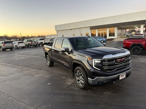 Used 2022 GMC Sierra 1500 SLT image 3