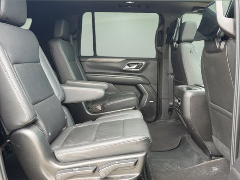 Used 2021 Chevrolet Suburban LT w/ LT Signature Package AWD/4WD image 19