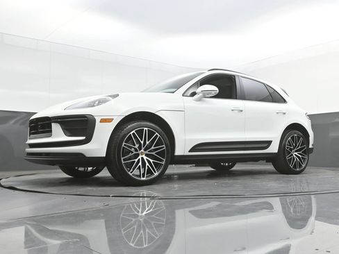 New 2026 Porsche Macan AWD/4WD image 35