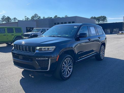 New 2026 Jeep Grand Cherokee L Summit w/ Advanced Protech Group IV AWD/4WD image 3