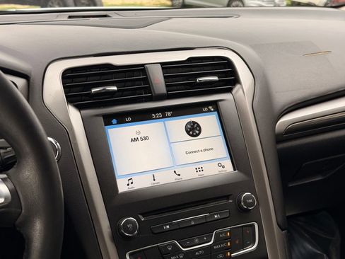 Used 2017 Ford Fusion SE w/ Equipment Group 602A FWD image 31