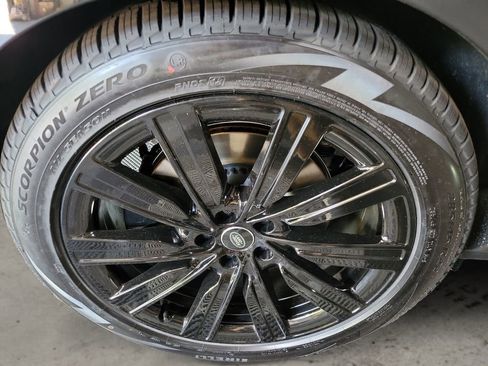 New 2025 Land Rover Range Rover SE image 12