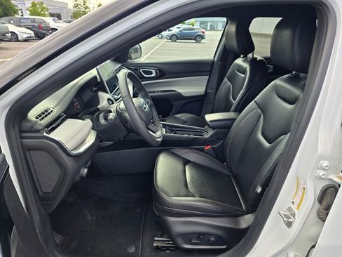 Used 2024 Jeep Compass Limited image 23