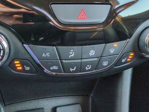 Used 2018 Chevrolet Cruze Premier image 13