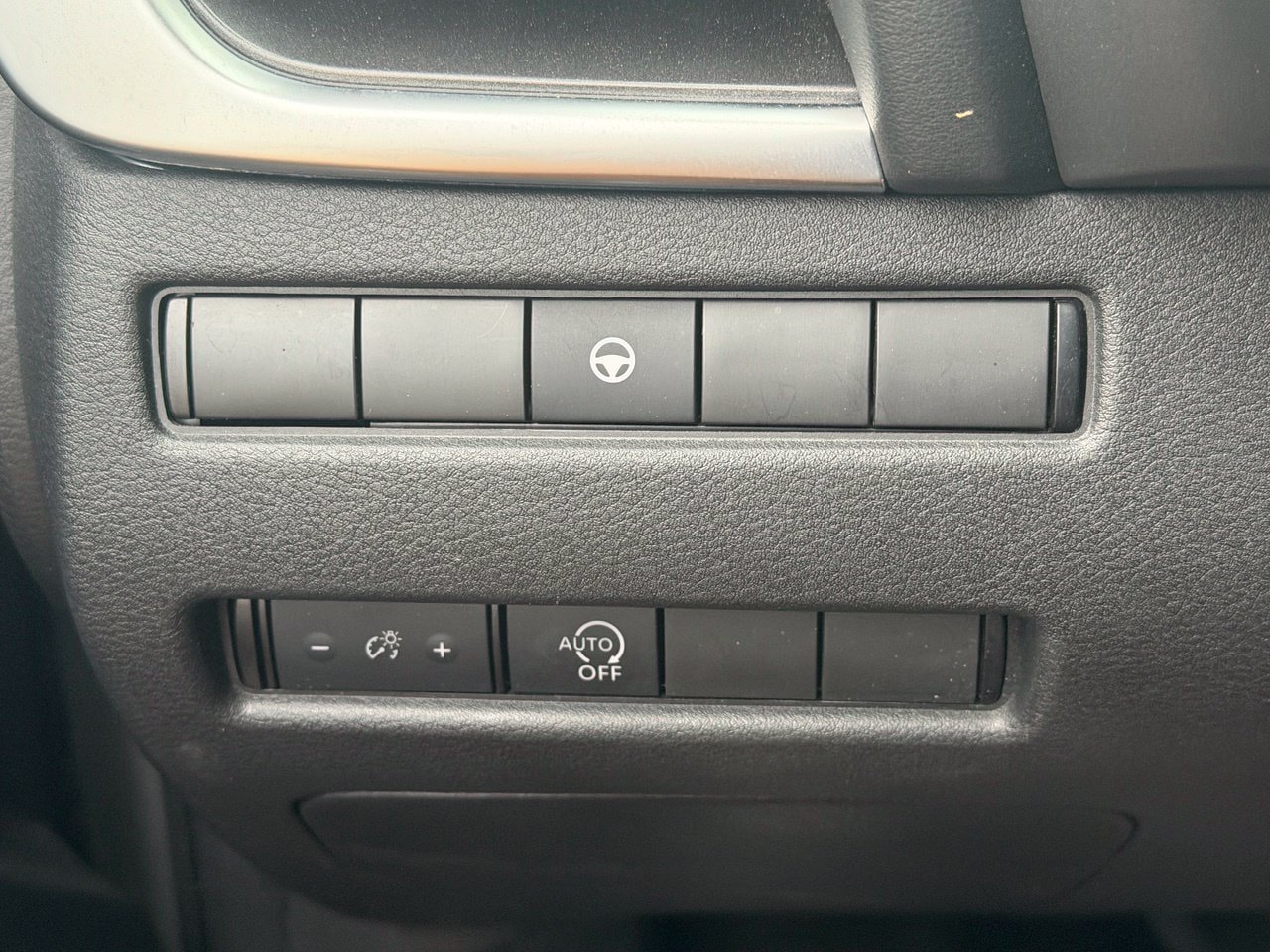 Certified 2023 Nissan Rogue SV FWD image 17