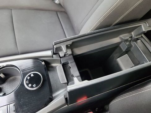 Used 2023 Nissan Rogue S image 40