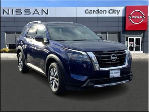 Certified 2025 Nissan Pathfinder SL AWD/4WD image 1