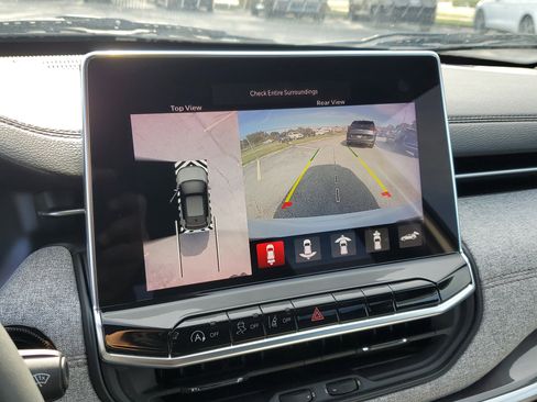 Used 2023 Jeep Compass Latitude image 19