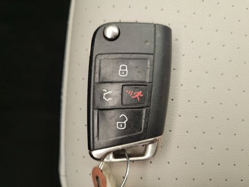 Used 2020 Volkswagen Tiguan SE w/ Panoramic Sunroof Package AWD/4WD image 32