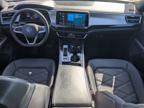 Used 2024 Volkswagen Atlas Cross Sport SE image 16