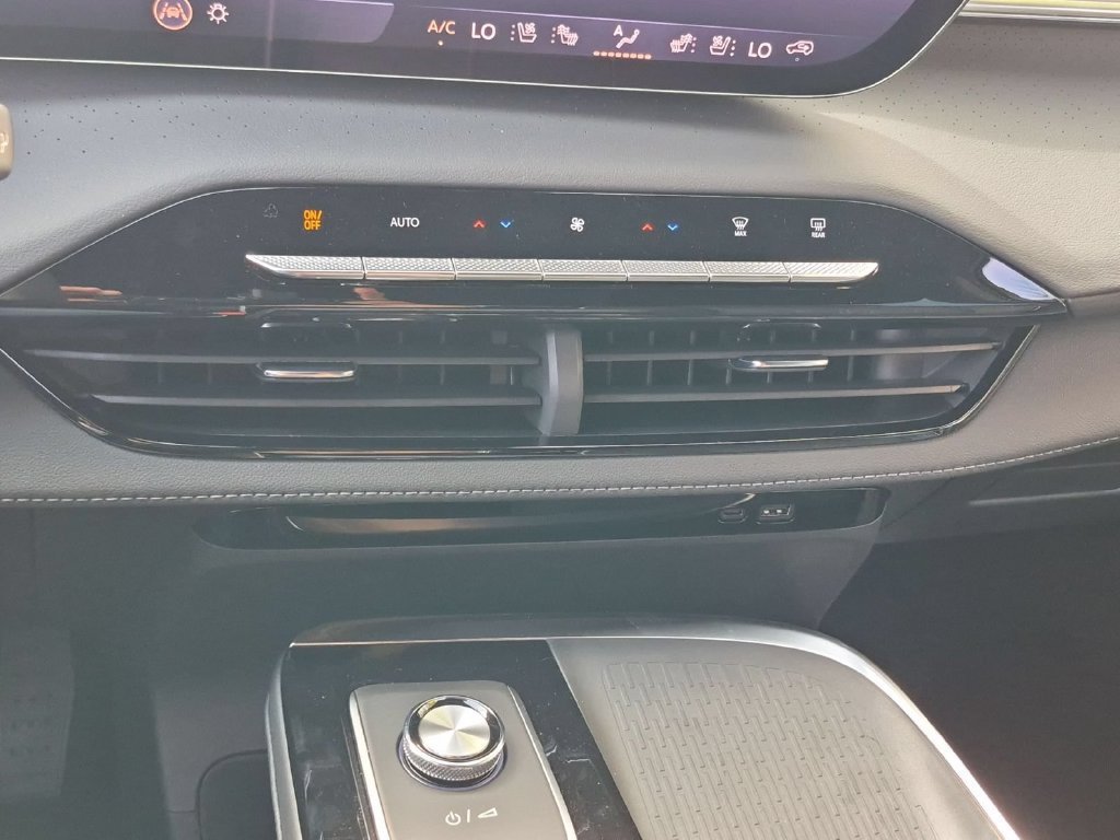 New 2027 Buick Enclave Avenir FWD image 8