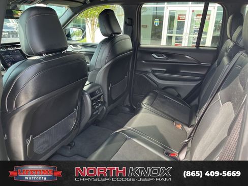 Used 2024 Jeep Grand Cherokee Altitude AWD/4WD image 17