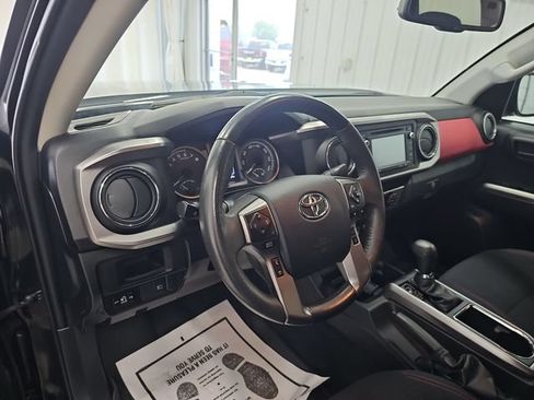 Used 2019 Toyota Tacoma SR5 AWD/4WD image 35