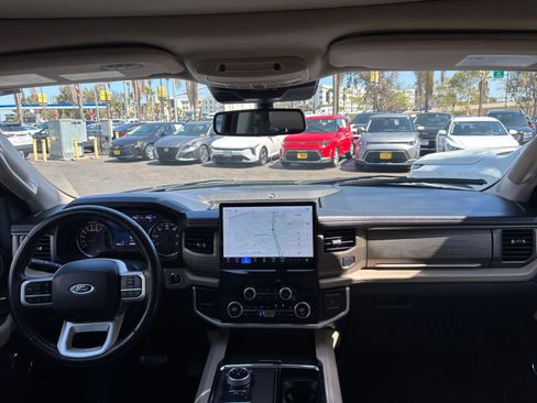 Used 2024 Ford Expedition Limited RWD image 37