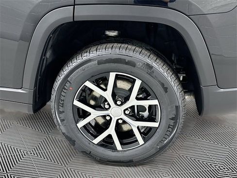 New 2025 Jeep Grand Cherokee L Limited w/ Luxury Tech Group II image 16