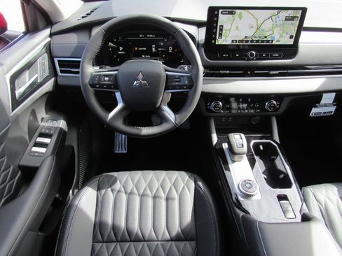 New 2025 Mitsubishi Outlander SEL image 11