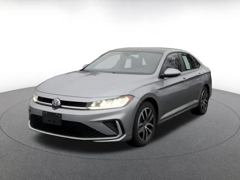 Used 2025 Volkswagen Jetta SE image 7