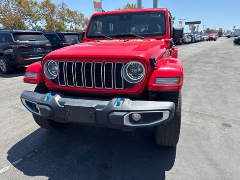 Used 2024 Jeep Wrangler Unlimited Sahara AWD/4WD image 3