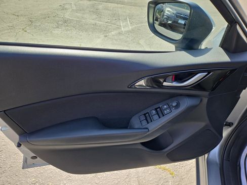 Used 2016 MAZDA MAZDA3 i Sport w/ Preferred Equipment Package image 20