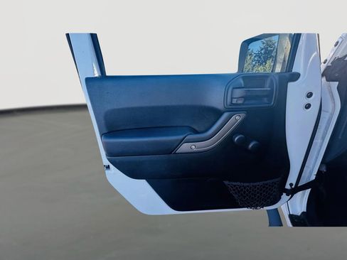 Used 2016 Jeep Wrangler Sport image 14