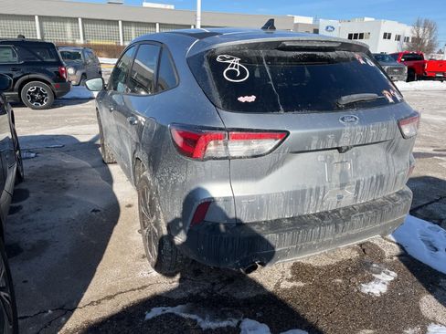 Used 2022 Ford Escape SE w/ SE Sport Appearance Package image 9