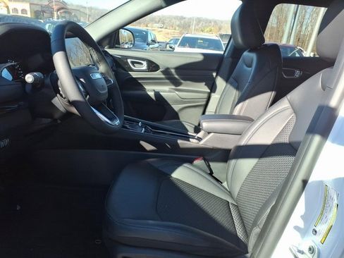 New 2026 Jeep Compass Latitude image 7