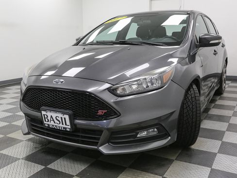 Used 2017 Ford Focus ST image 4