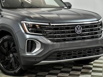 Certified 2025 Volkswagen Atlas SE w/ Black Wheel Package