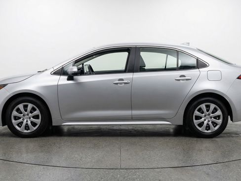 Used 2025 Toyota Corolla LE image 5