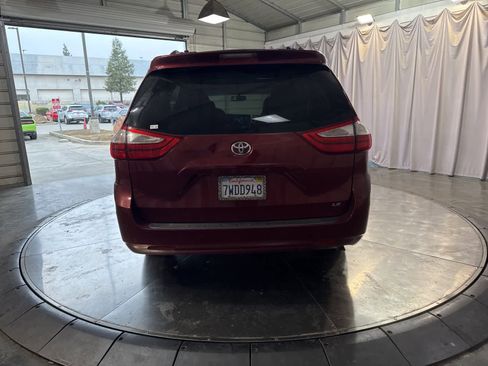 Used 2017 Toyota Sienna LE image 6