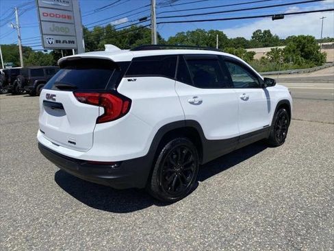 Used 2021 GMC Terrain SLT w/ Infotainment Package II AWD/4WD image 3