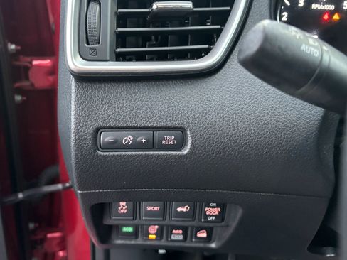 Used 2015 Nissan Rogue SV w/ SV Premium Package AWD/4WD image 17