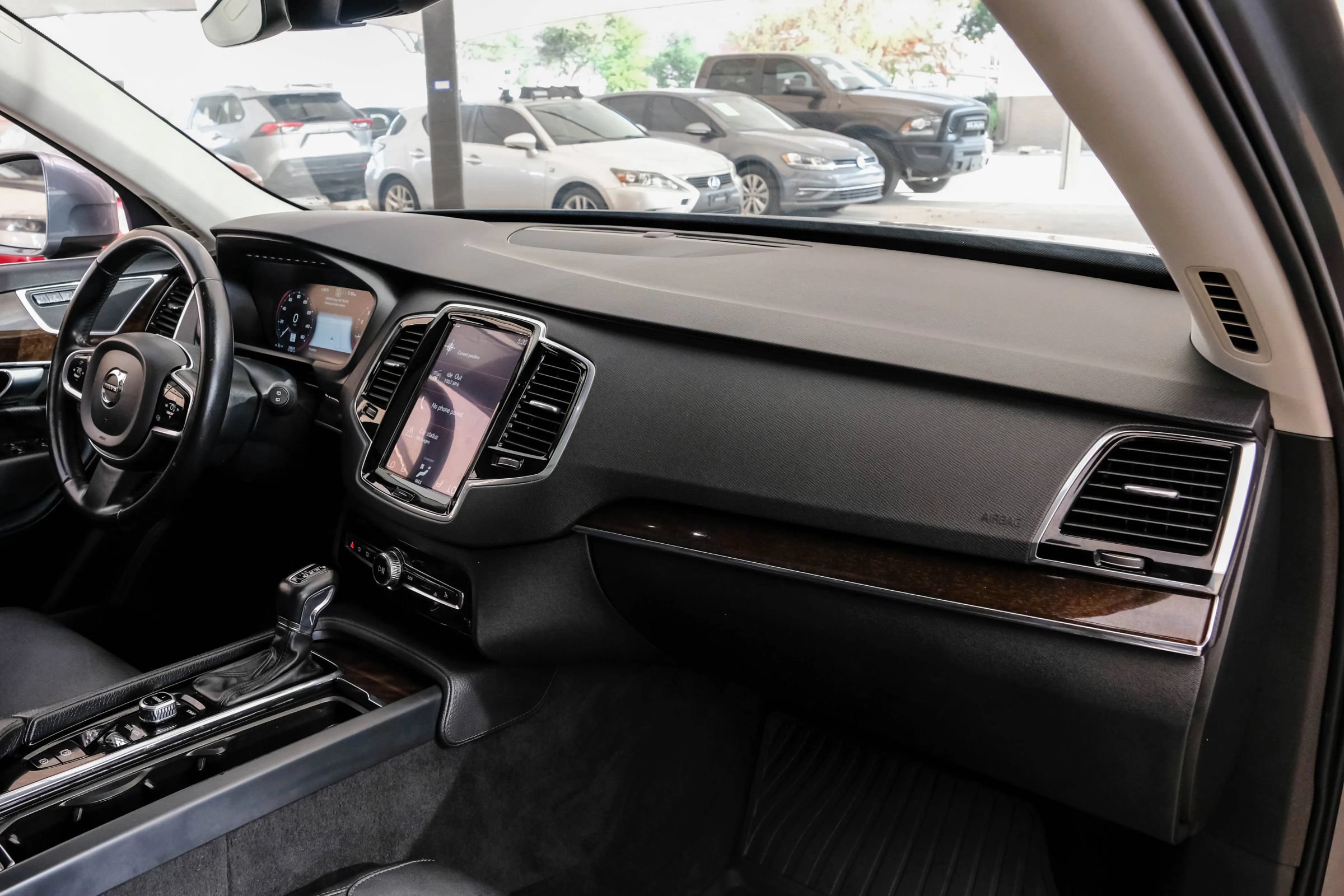 Used 2017 Volvo XC90 T5 Momentum w/ Vision Package FWD image 13