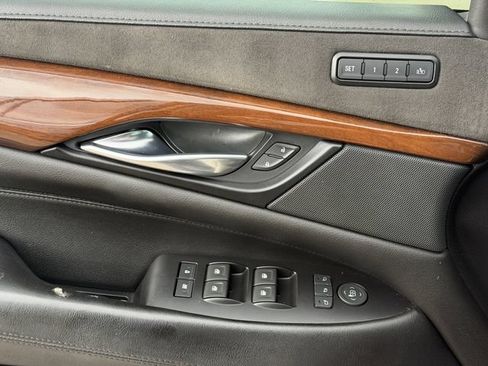Used 2018 Cadillac Escalade Luxury AWD/4WD image 23