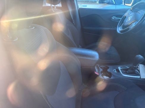 Used 2015 Jeep Cherokee Latitude w/ Cold Weather Group image 7