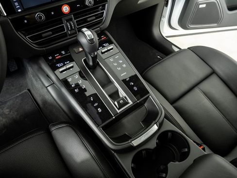 New 2026 Porsche Macan S AWD/4WD image 18
