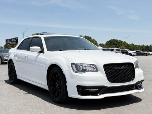 Used 2019 Chrysler 300 S w/ S Model Appearance Package RWD image 6