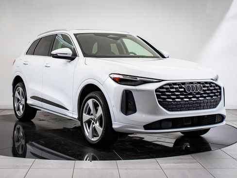 Used 2025 Audi Q5 Premium Plus w/ Premium Plus image 12