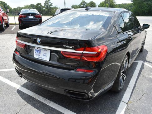 Used 2019 BMW 750i w/ Executive Package RWD image 6
