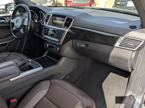 Used 2016 Mercedes-Benz GL 550 4MATIC image 32