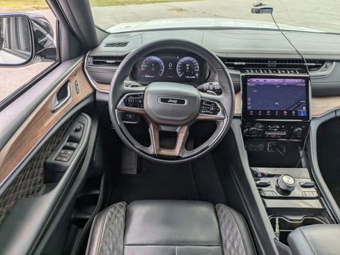 Used 2025 Jeep Grand Cherokee Summit AWD/4WD image 25