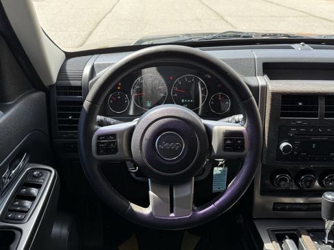 Used 2012 Jeep Liberty Limited Jet image 22