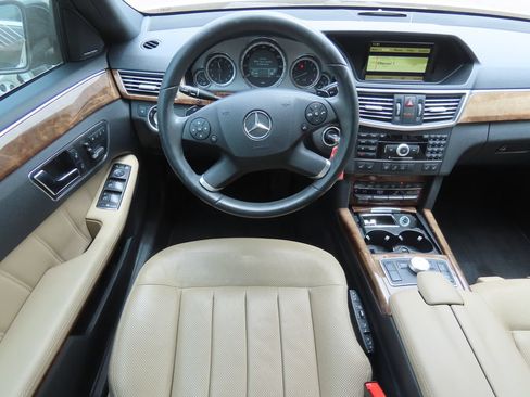 Used 2011 Mercedes-Benz E 550 Sedan image 5