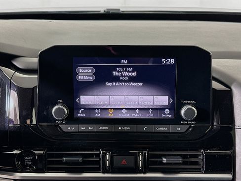 Used 2025 Nissan Pathfinder SV image 21