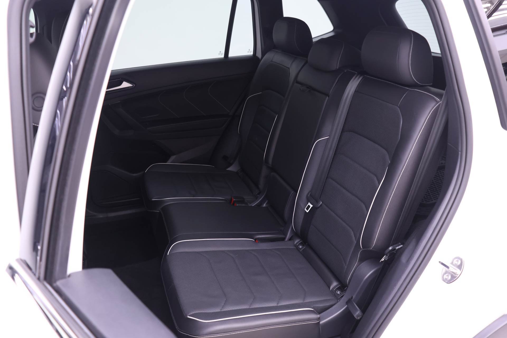 Used 2024 Volkswagen Tiguan SEL R-Line AWD/4WD image 7