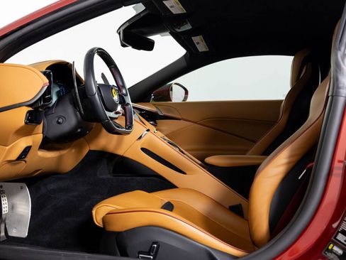 Certified 2022 Ferrari Roma image 4