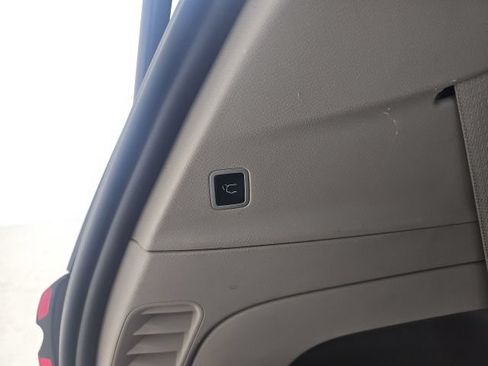 Used 2023 Chrysler Pacifica Touring-L FWD image 17