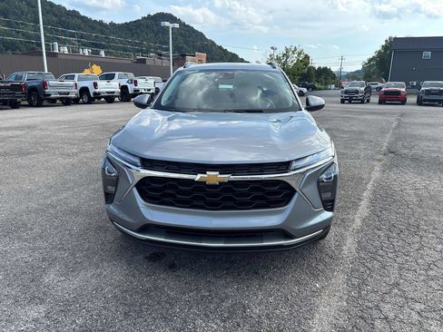 Used 2026 Chevrolet Trax LT FWD image 8