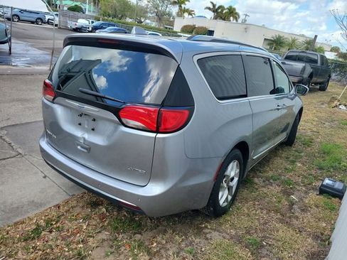 Used 2020 Chrysler Pacifica Limited w/ Advanced Safetytec Group image 4