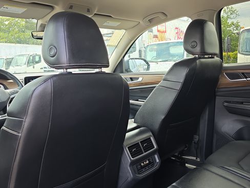Used 2024 Volkswagen Atlas SE AWD/4WD image 15